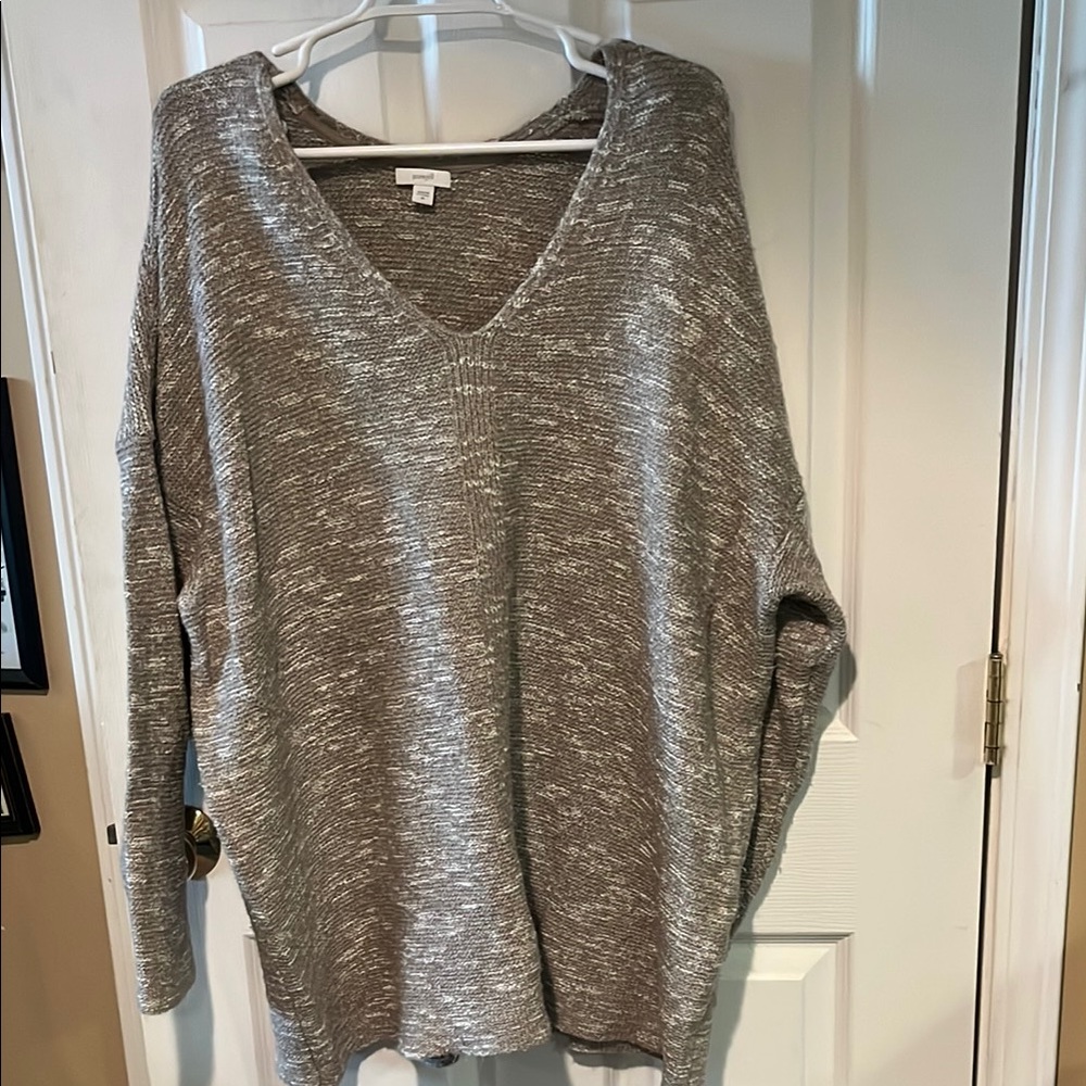 Women's V-Neck Sweater - Gray